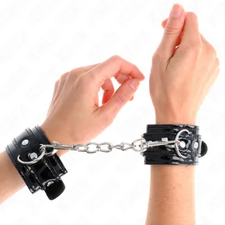 Fesselset Glänzende Neopren-Handmanschetten Verstellbar Schwarz 17 cm