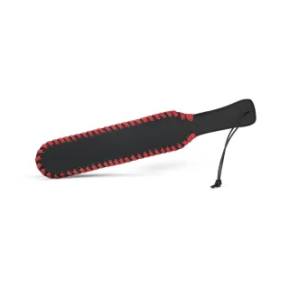 Verspieltes BDSM Paddel aus Leder, mit Schlaufe, abgesetzte rote Ziernaht