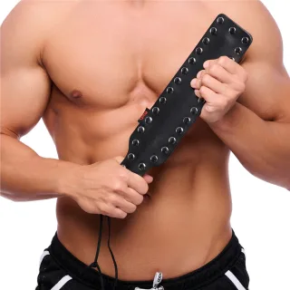 Lederpaddel mit Metallnieten Schwarz 38 cm