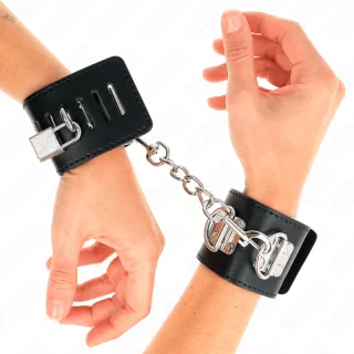 Fetisch-Toy KINK Handfesseln mit vier Schlitzen abschließbar Schwarz 23 cm