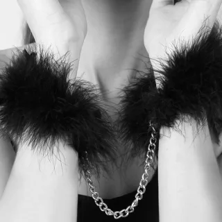Handschellen Bijoux Indiscrets Za Za Zu mit Federn Schwarz